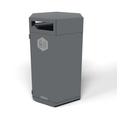 Κομψός σχεδιασμός και μεγάλη χωρητικότητα. Οι κάδοι ανακύκλωσης απορριμμάτων Rosenlund είναι πρακτικοί και ταιριάζουν σε διάφορα περιβάλλοντα. Μπορούν να χρησιμοποιηθούν για γυαλί, μέταλλο, πλαστικό και άλλα απορρίμματα, με αντίστοιχες ετικέτες για εύκολη αναγνώριση. Διατίθενται σε διαφορετικά χρώματα και επιλογές ανακύκλωσης. Η σειρά Rosenlund καλύπτει όλες τις ανάγκες και τις απαιτήσεις οποιουδήποτε εξωτερικού χώρου. Το αρθρωτό σύστημά της σάς επιτρέπει να δημιουργήσετε έναν χώρο ακριβώς όπως τον θέλετε. Αυτή η παραλλαγή φέρει την ετικέτα με το εικονίδιο Ανακύκλωση Μετάλλου και διατίθεται σε γκρι χρώμα.