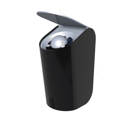 Με το μικρό του μέγεθος και το γυαλιστερό του φινίρισμα, το Gastro Ashtray ταιριάζει απόλυτα σε αστικά περιβάλλοντα. Το κρυφό κουμπί του επιτρέπει το εύκολο άνοιγμα και άδειασμα. Διατίθεται σε μαύρο ατσάλι με ηλεκτροστατική βαφή ως στάνταρ.