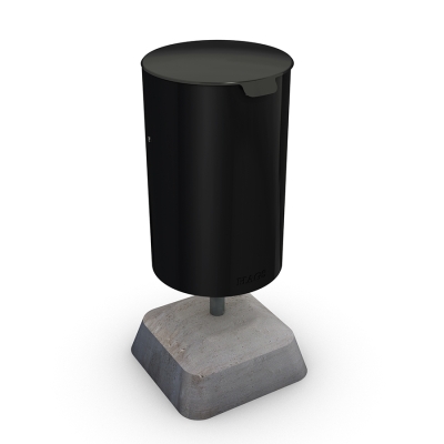 Το Poppel είναι ένας κομψός και πρακτικός κάδος απορριμμάτων με κρυφή σακούλα που ταιριάζει στα περισσότερα περιβάλλοντα. Είναι εξαιρετικά λειτουργικός τόσο από άποψη χρήστη όσο και συντήρησης. Το καπάκι εμποδίζει τα πουλιά να έχουν πρόσβαση στα σκουπίδια, ωστόσο ανοίγει και κλείνει εύκολα με τη στιβαρή λαβή του. Το Poppel, το οποίο μπορεί επίσης να συνδυαστεί με το Σταχτοδοχείο Asken, διατίθεται σε μαύρο, κόκκινο και πράσινο, αλλά μπορεί επίσης να προσφερθεί σε άλλα χρώματα. Αυτή η παραλλαγή είναι ανεξάρτητη χωρίς και αγκύρωση και είναι μαύρος.