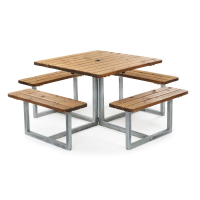 Το τραπέζι πικνίκ Skagen με 8 καθίσματα προσφέρει έναν άνετο και φιλόξενο χώρο για υπαίθριες συγκεντρώσεις. Σχεδιασμένο με διάταξη που παρέχει άφθονο χώρο για τα πόδια, είναι ιδανικό για πάρκα, χώρους ανάπαυσης και κοινοτικούς χώρους. Αυτό το στιβαρό τραπέζι πικνίκ ενθαρρύνει την κοινωνική αλληλεπίδραση και την απόλαυση σε εξωτερικούς χώρους, καθιστώντας το ιδανική επιλογή για χώρους όπου οι άνθρωποι μπορούν να χαλαρώσουν, να δειπνήσουν και να έρθουν σε επαφή με τη φύση. Η κεντρική του τρύπα επιτρέπει επίσης την εύκολη τοποθέτηση μιας ομπρέλας για να προσφέρει σκιά τις ηλιόλουστες μέρες, ενισχύοντας την άνεση για όλους τους χρήστες.