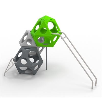 Μια συναρπαστική δομή αναρρίχησης που προσφέρει ύψος, πρόκληση και διασκέδαση. Διαθέτει τριγωνική σκάλα για παιδιά που αναζητούν έναν ελαφρώς πιο δύσκολο τρόπο να ανέβουν στο επίπεδο του εδάφους PlayCube. Μόλις βρουν το δρόμο τους προς τον τελευταίο κύβο, θα τους συναντήσει ο σιδηρόδρομος Banister όπου θα γνωρίσουν έναν διαφορετικό και συναρπαστικό τρόπο ολίσθησης. Τα παιδιά μπορούν επίσης να χρησιμοποιήσουν το PlayCubes για να ξεκουραστούν, να κοινωνικοποιηθούν και να βιώσουν τον κόσμο γύρω τους από μια διαφορετική οπτική γωνία.