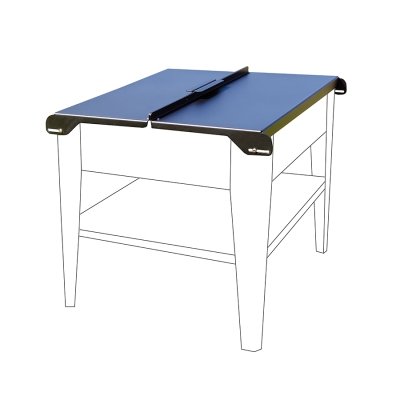 Το καπάκι Chili είναι ένα ευέλικτο αξεσουάρ σχεδιασμένο για την ψησταριά Chili Grill, που χρησιμεύει τόσο ως προστασία από τον άνεμο όσο και ως ένα βολικό βοηθητικό τραπέζι. Ο έξυπνος σχεδιασμός του ενισχύει τη λειτουργικότητα, παρέχοντας μια σταθερή επιφάνεια για την προετοιμασία φαγητού ή την τοποθέτηση σκευών, ενώ παράλληλα προστατεύει τη σχάρα από τον άνεμο για πιο αποτελεσματικό μαγείρεμα.